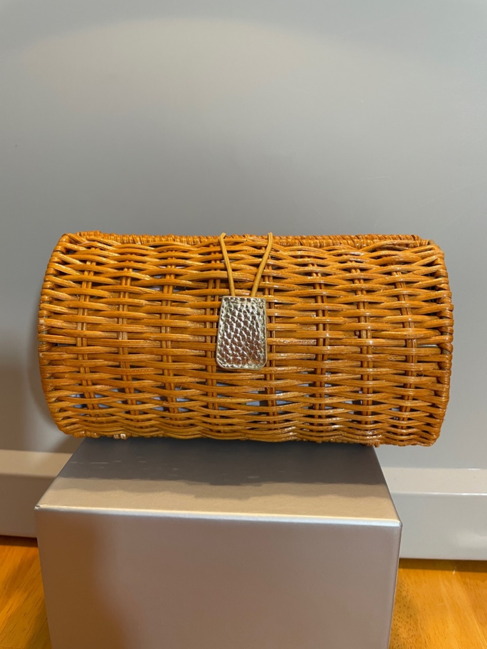 Lilly Pulitzer GWP Wicker Case Boca Blue It’s a Sailabration - Picture 2 of 4